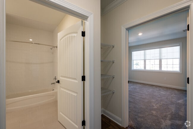 2BR, 1BA - 1,200SF - The Diamond at Warren