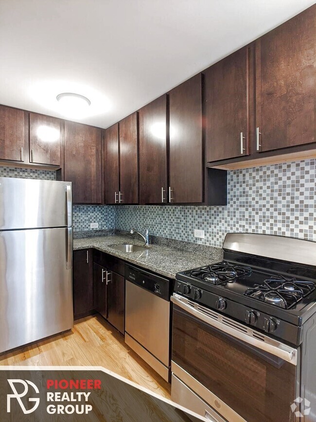 Building Photo - 429 W Roscoe St Unit 1 Rental