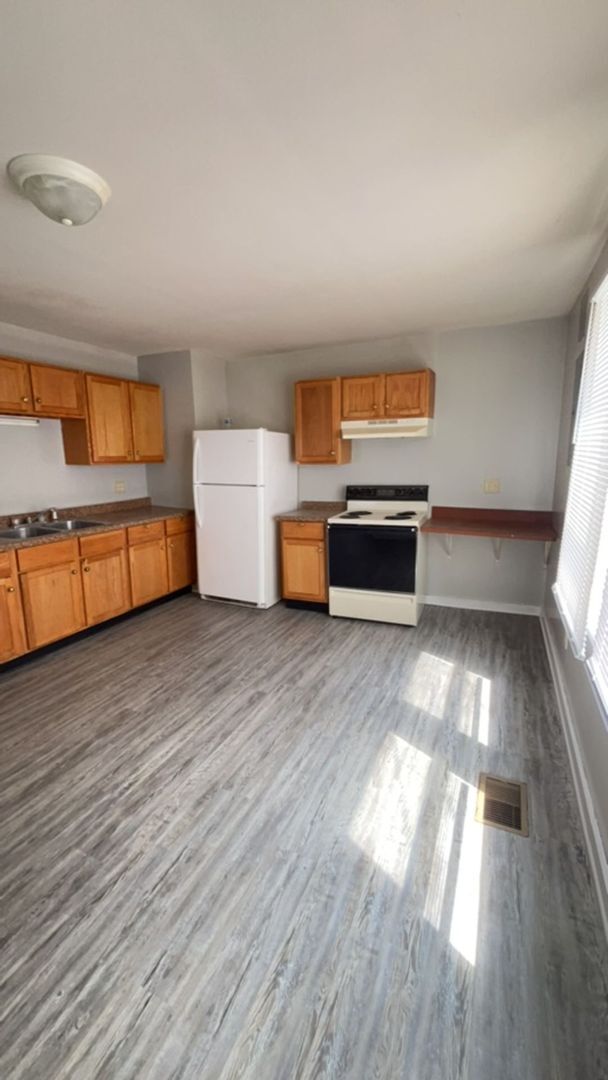 Photo - 906 W Main St Unit Apt. 1