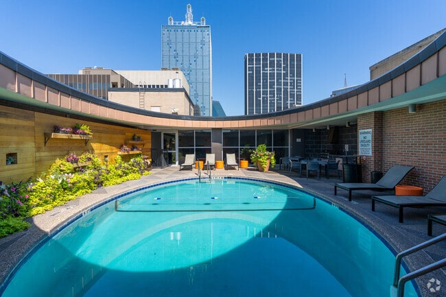 Building Photo - Manor House