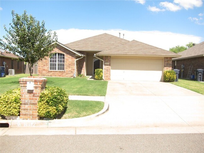 New flooring and paint! Cute 3 bed, 2 bat... - New flooring and paint!  Cute 3 bed, 2 bat... Casa