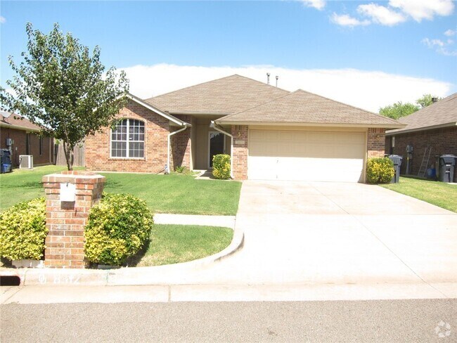 Building Photo - New flooring and paint! Cute 3 bed, 2 bat... Rental