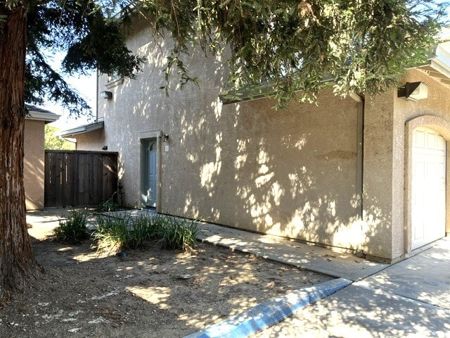Private Entrance - 1600 Park Ln