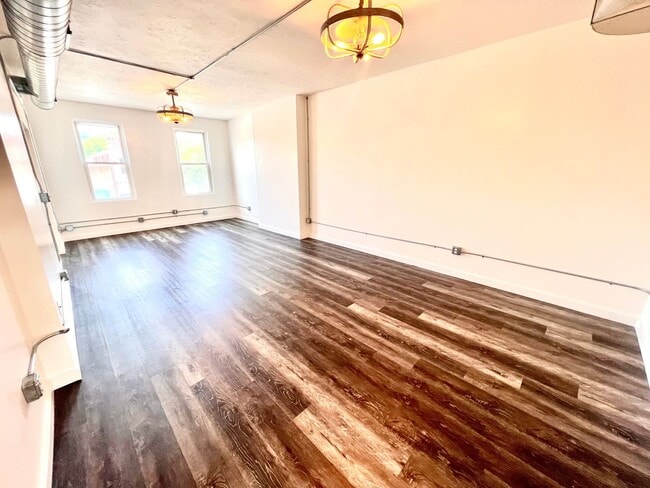 Photo - Beaver - Luxury 2 Bedroom, 1 Bathroom, located in downtown shopping district.
