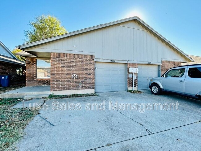 Photo - 200 Barrett Pl