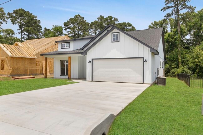 Photo - 611 Bridgeview Dr