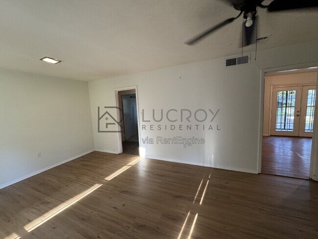 Photo - 2716 Woodside Dr