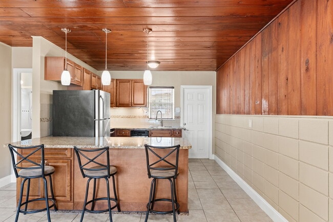 Photo - 327 Lee Ave Unidad 327