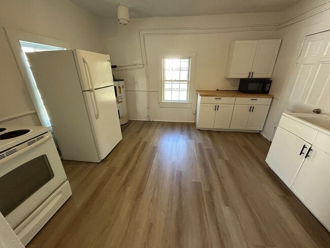 Photo - 1 Bed 1 Bath House Available To Rent For $...