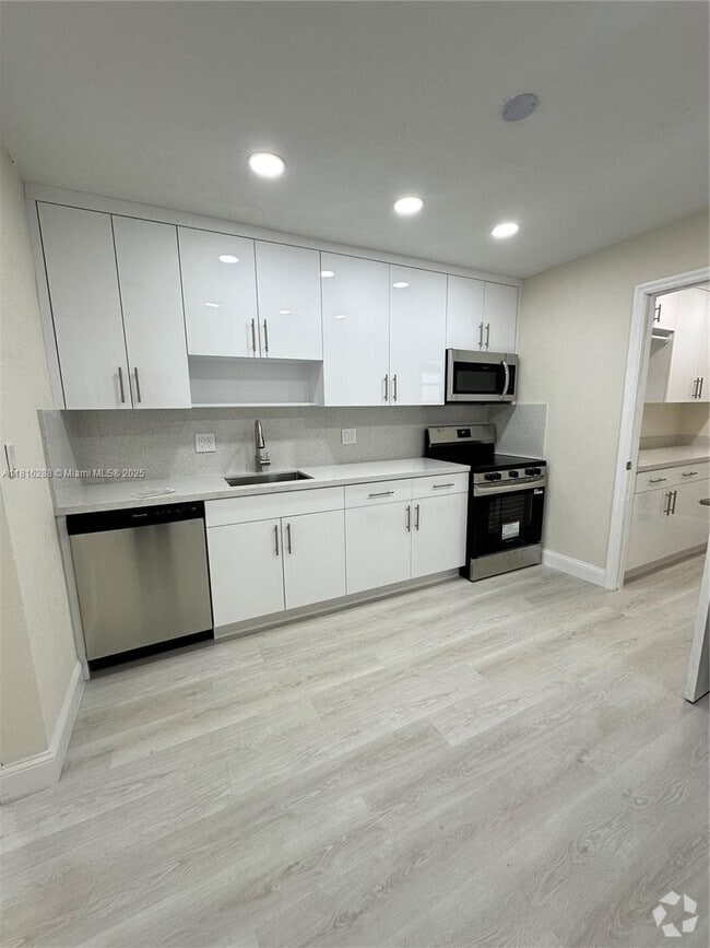 Building Photo - 108 NW 3rd Ave Rental