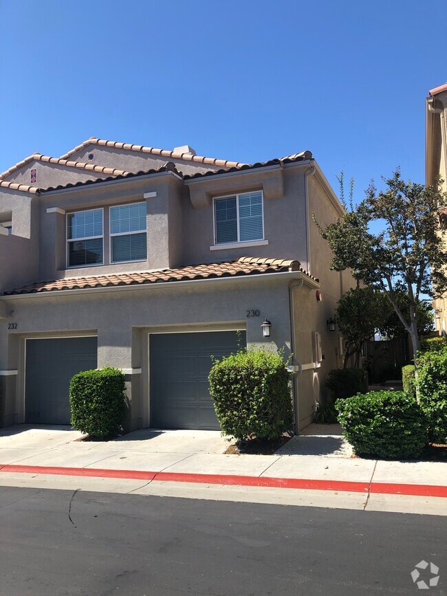 Building Photo - 2BD/2BA Townhouse in San Marcos in Gorgeou...