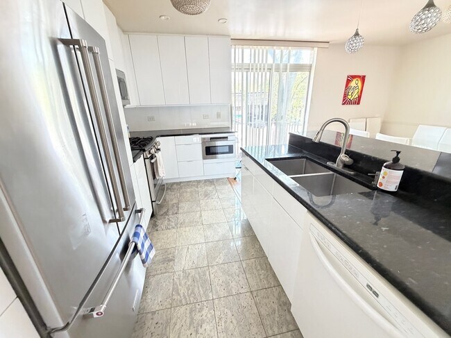 Photo - 5557 S Harper Ave