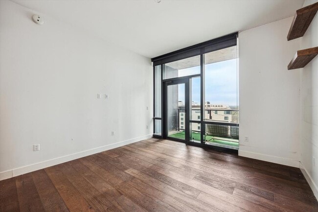 Building Photo - 70 Rainey St Unit 1405