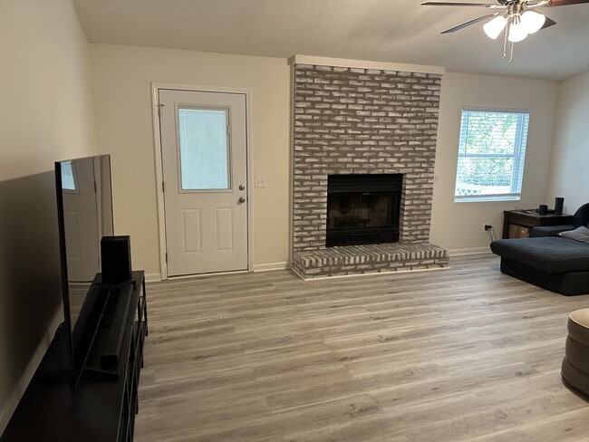 Photo - 100 Fieldcrest Dr