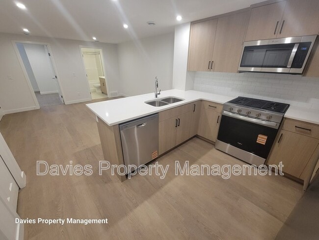 Photo - 2222 Muckleplum Cres SW