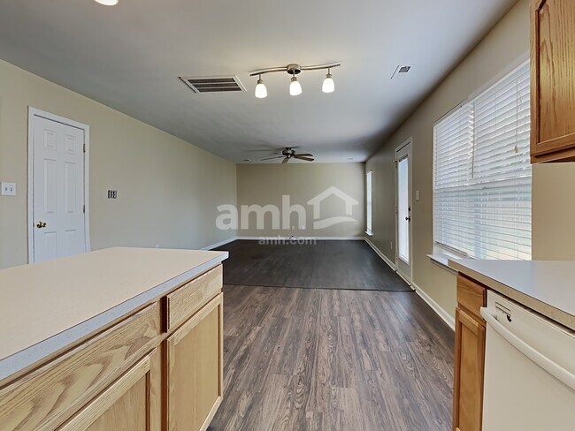 Photo - 141 Sawhorse Dr