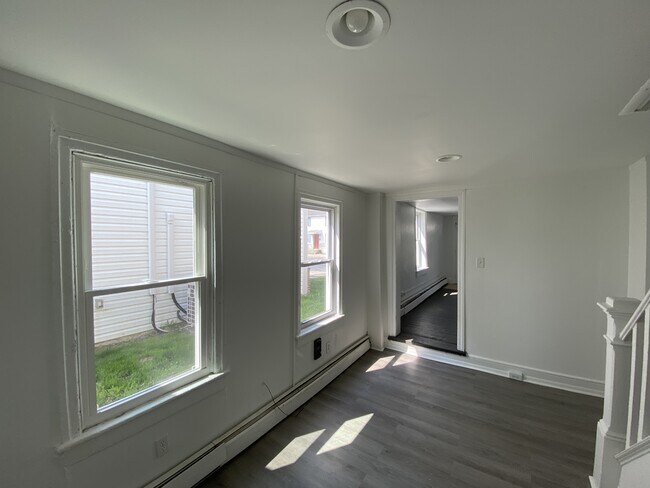 Photo - 572 S Main St