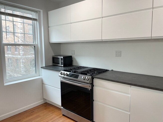 Photo - 64 Queensberry St Unit 222