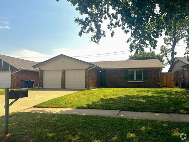 Building Photo - 1024 S Highland Dr Rental