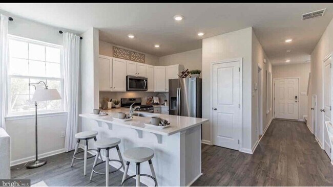 Photo - 305 Mazzeo Dr