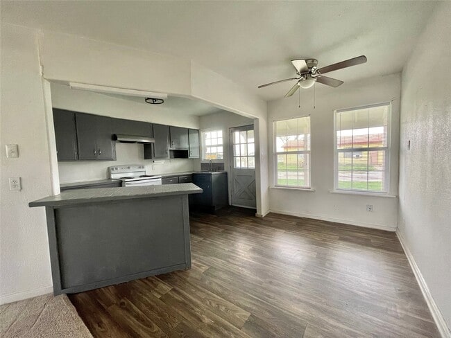 Photo - 1754 W 6th St