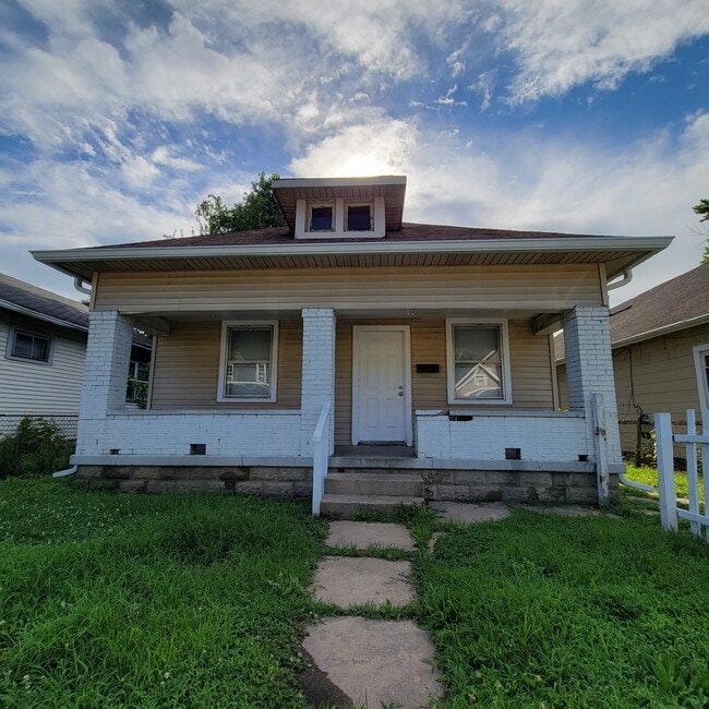 Building Photo - Westside 2 Bedroom