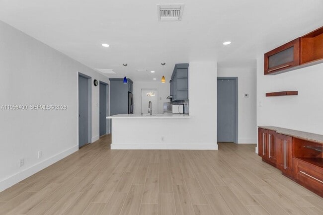 Photo - 1101 NE 24th Ct