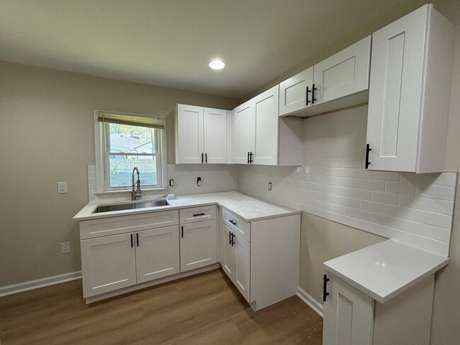 Photo - 1470 Donovan St