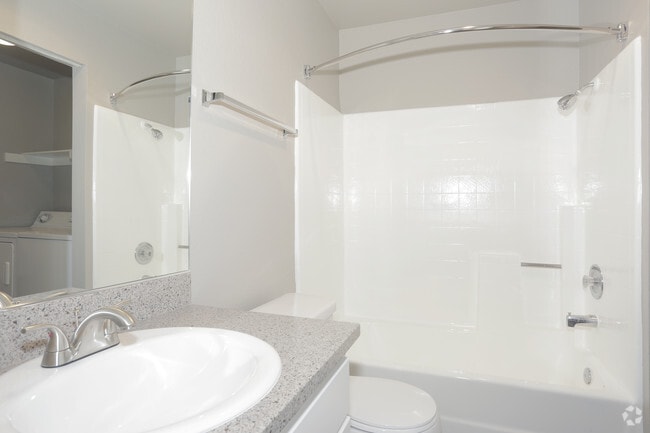 2BR, 2BR - 1050 SF