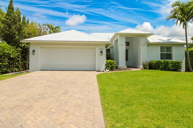 Building Photo - 3 BEDROOM / 2 BATH • PRIVATE HEATED POOL • SINGLE-STORY HOME • DOG FRIENDLY • NO HOA • AVAILABLE ...
