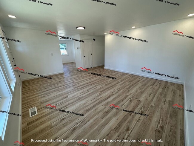 Photo - STATUS: AVAILABLE | R293 | $2095.00