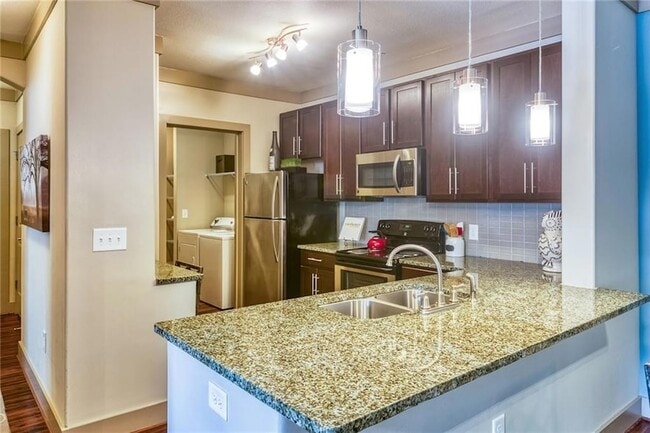 Building Photo - 11000 Lakefield Dr Rental