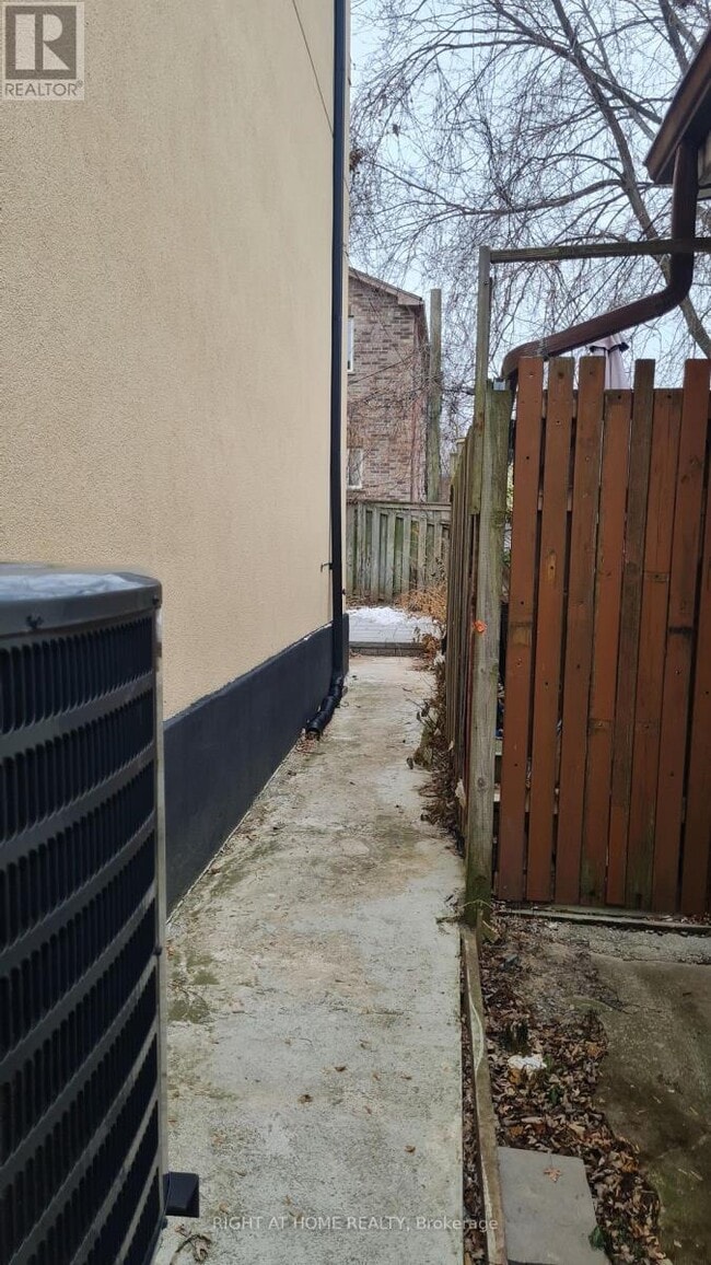 Photo - 10 Emmott Ave