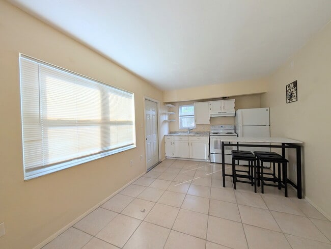 Cocina/Sala de estar - 1118 15th St W