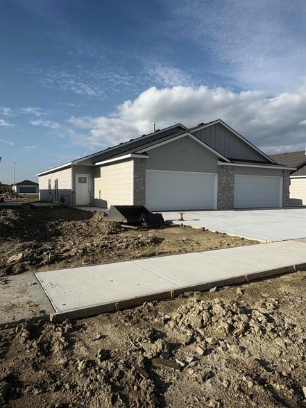 Building Photo - 12942 E Blake St Rental