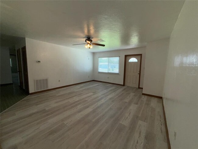 Photo - 2903 Louise St