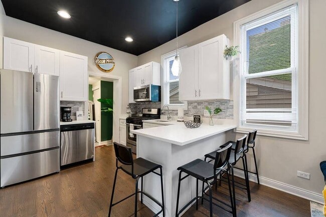 Photo - 330 W Evergreen Ave