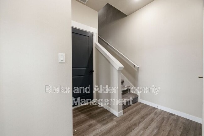 Photo - 494 NE Cleveland Ave