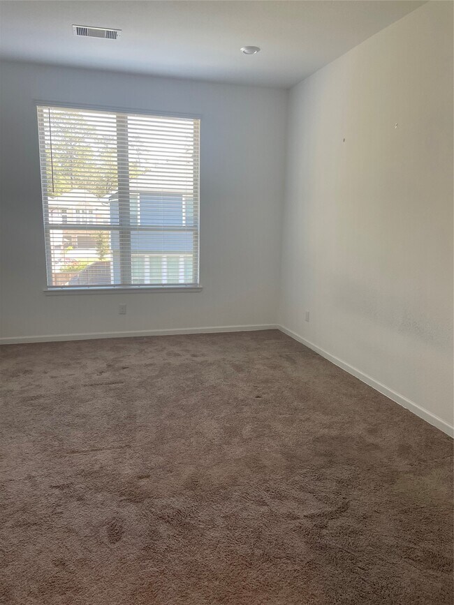 Photo - 621 Aspen Falls Ct