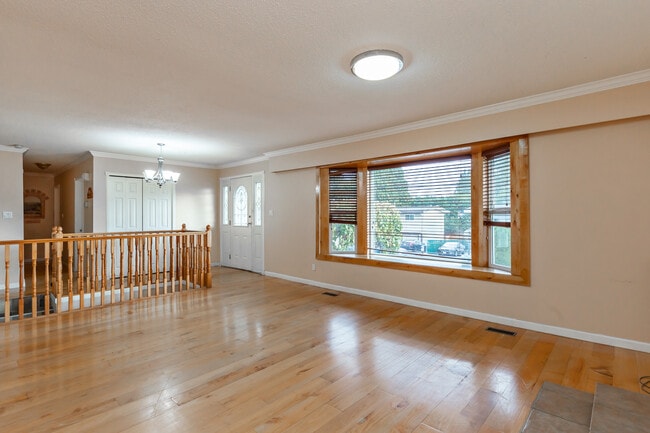 2086 Majestic Crescent