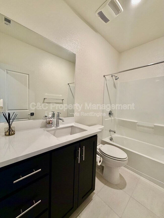 Photo - 5125 Maniago Wy Unidad A