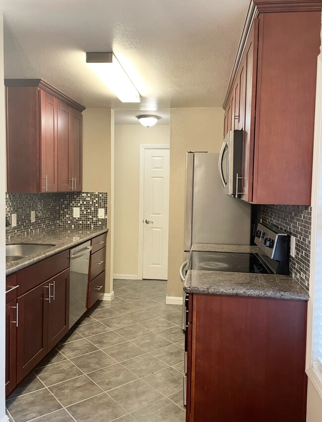 Photo - 713 Canonbury Way