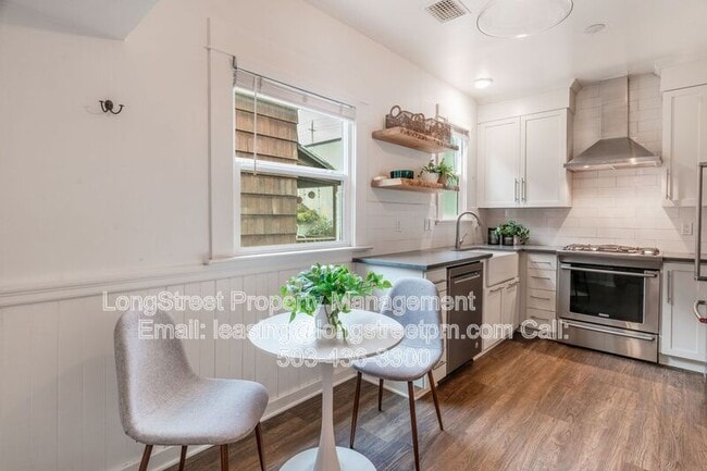 Photo - 536 NE San Rafael St