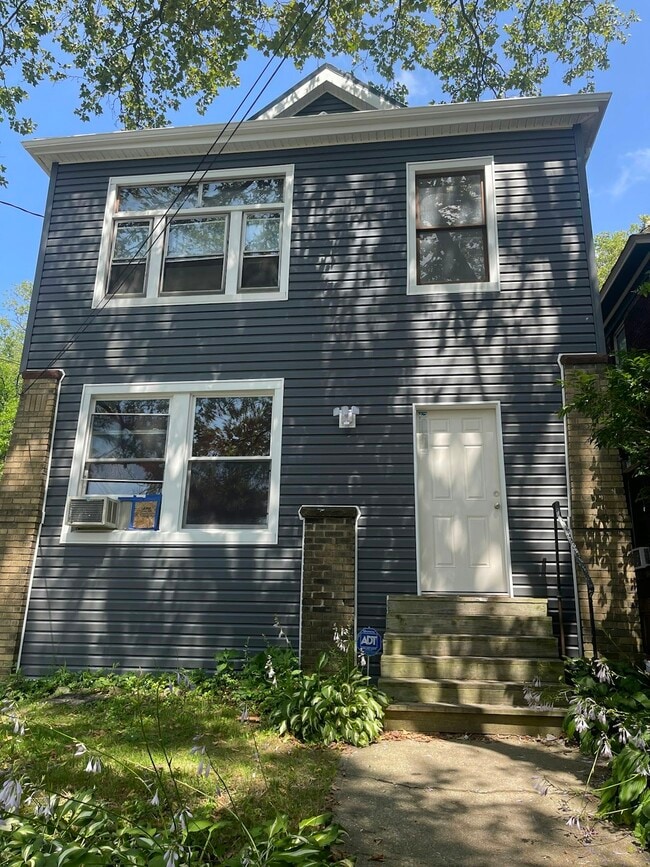 Building Photo - 2921 French St Unit 1