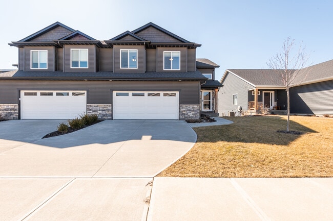 Building Photo - 402 Dawson Dr