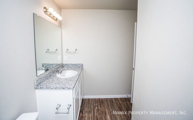 Photo - 1916 Langford Ave