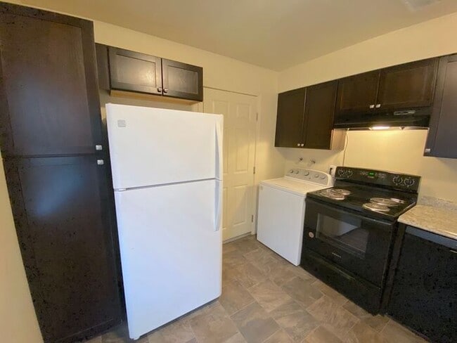 Photo - Reno Duplex - 1 Small Pet Friendly, Garage, Dishwasher, Washer/Dryer Inside Unit
