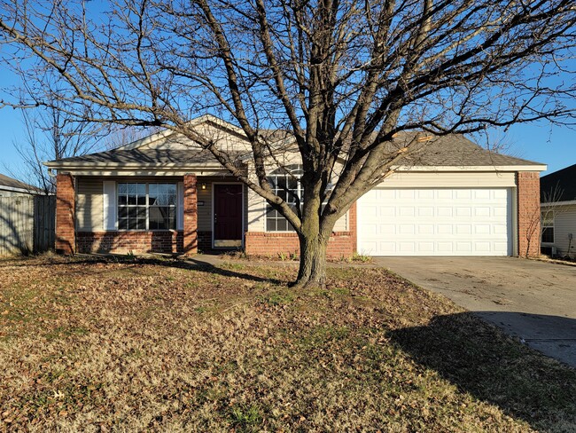 Photo - 1111 Tunbridge Dr House