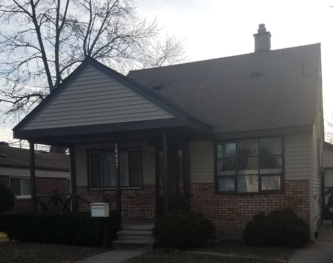 Photo - 18407 Lennane House
