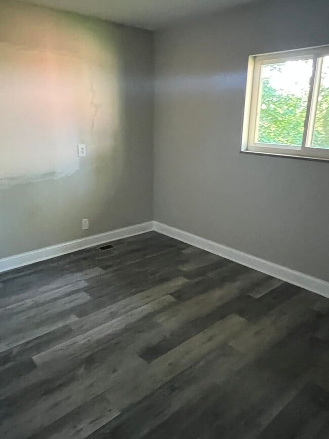 1998 Adelaide Blvd Unit 1